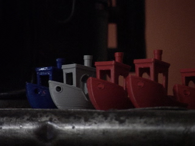 A line of 3DBenchys shot somewhat to the side